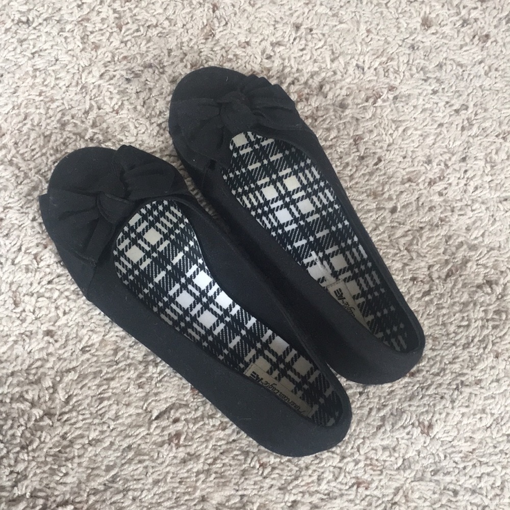 black flats